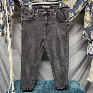 3/$25 Zara | Distressed Black Cropped Jeans size 36